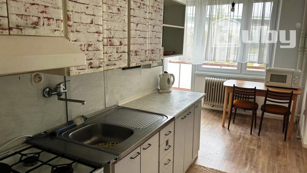 PRENÁJOM - 2 IZBOVÝ BYT STRED POVAŽSKÁ BYSTRICA