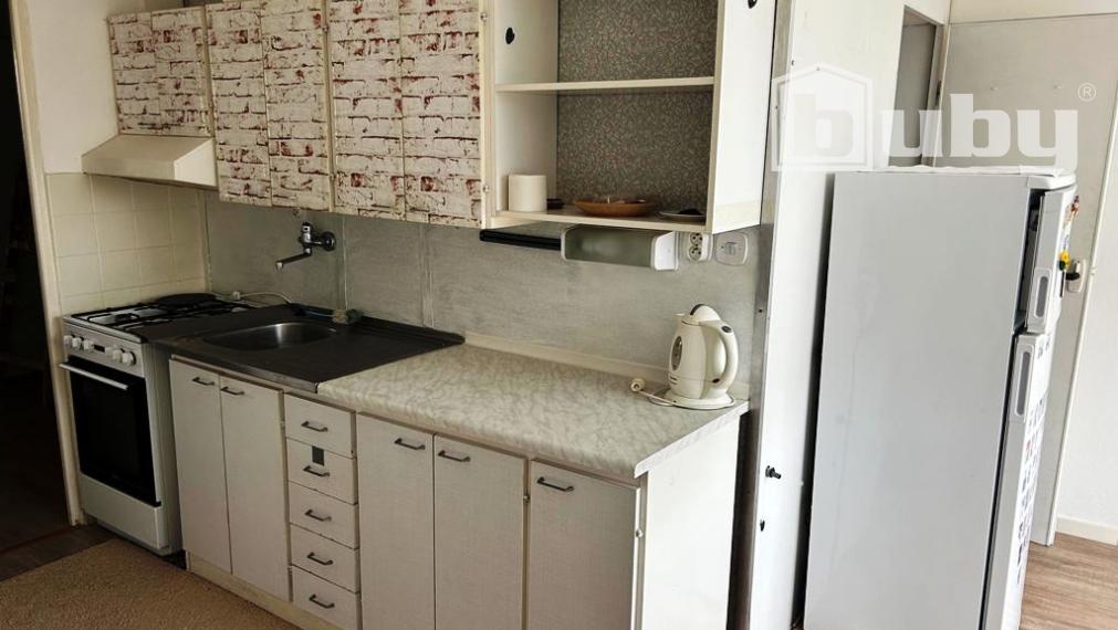 PRENÁJOM - 2 IZBOVÝ BYT STRED POVAŽSKÁ BYSTRICA