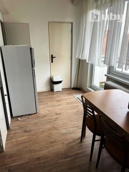 PRENÁJOM - 2 IZBOVÝ BYT STRED POVAŽSKÁ BYSTRICA