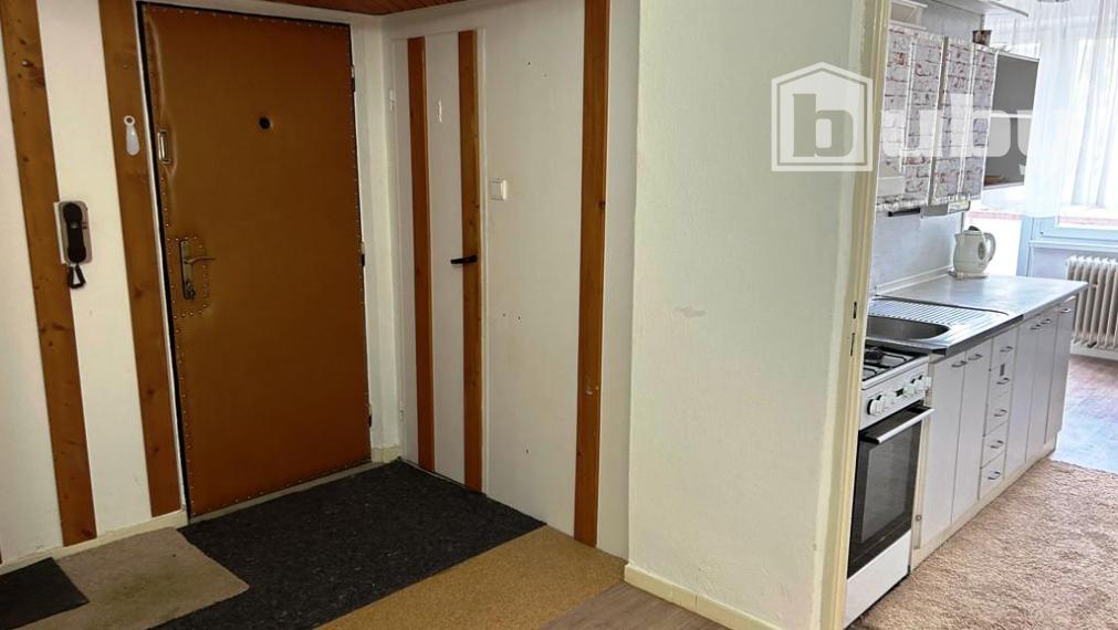 PRENÁJOM - 2 IZBOVÝ BYT STRED POVAŽSKÁ BYSTRICA