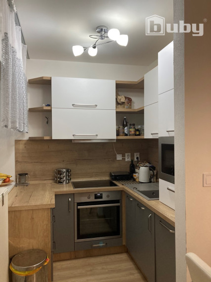 PREDAJ 3 IZBOVÝ BYT S PARKOVACÍM MIESTOM, POV.BYSTRICA, ZĽAVA !