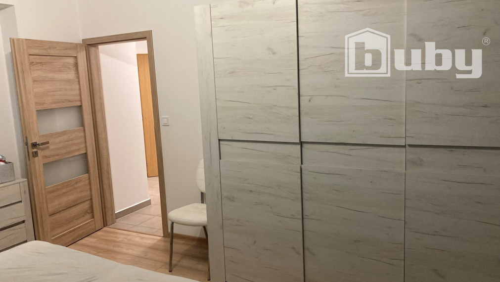 PREDAJ 3 IZBOVÝ BYT S PARKOVACÍM MIESTOM, POV.BYSTRICA, ZĽAVA !