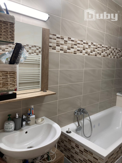 PREDAJ 3 IZBOVÝ BYT S PARKOVACÍM MIESTOM, POV.BYSTRICA, ZĽAVA !