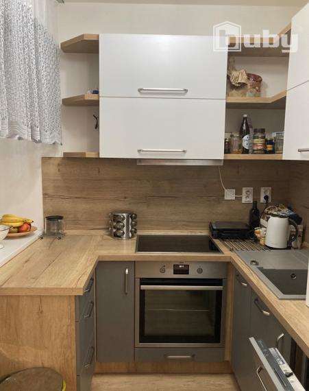 PREDAJ 3 IZB.BYT S PARKOVACÍM MIESTOM, POV.BYSTRICA, ZĽAVA!