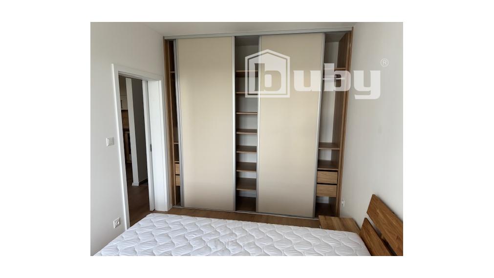 Prenájom 2 izbový byt 47 m2, balkón a park. miesto, Martin