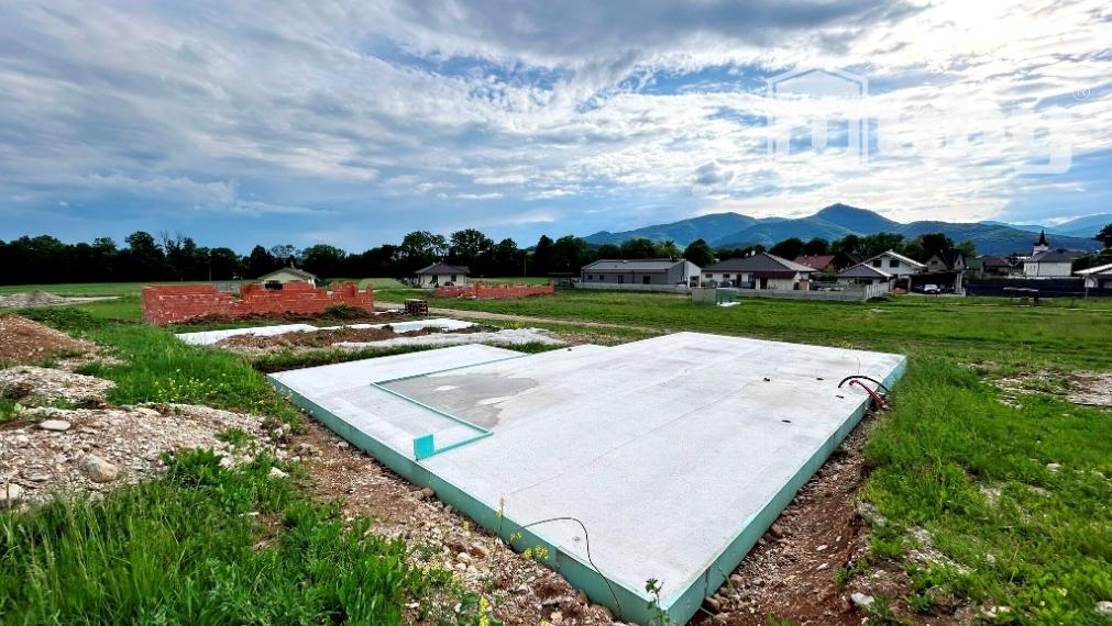 Rozostavaný rodinný dom - platňa na predaj, obec Slovany, okres Martin.
