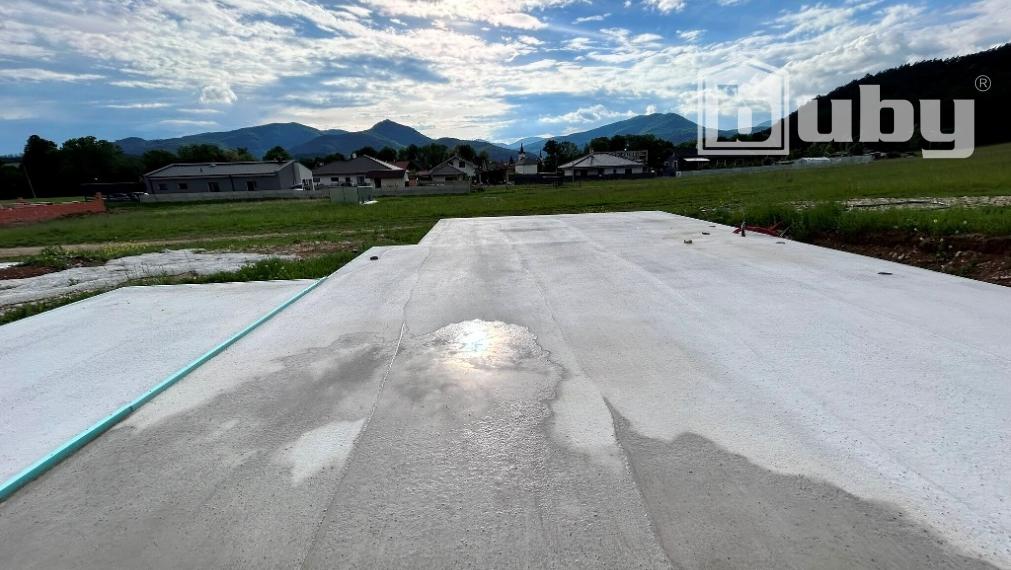 Rozostavaný rodinný dom - platňa na predaj, obec Slovany, okres Martin.