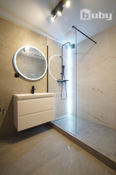 Na predaj 3 izbový byt, kompletná rekonštrukcia, 85 m².
