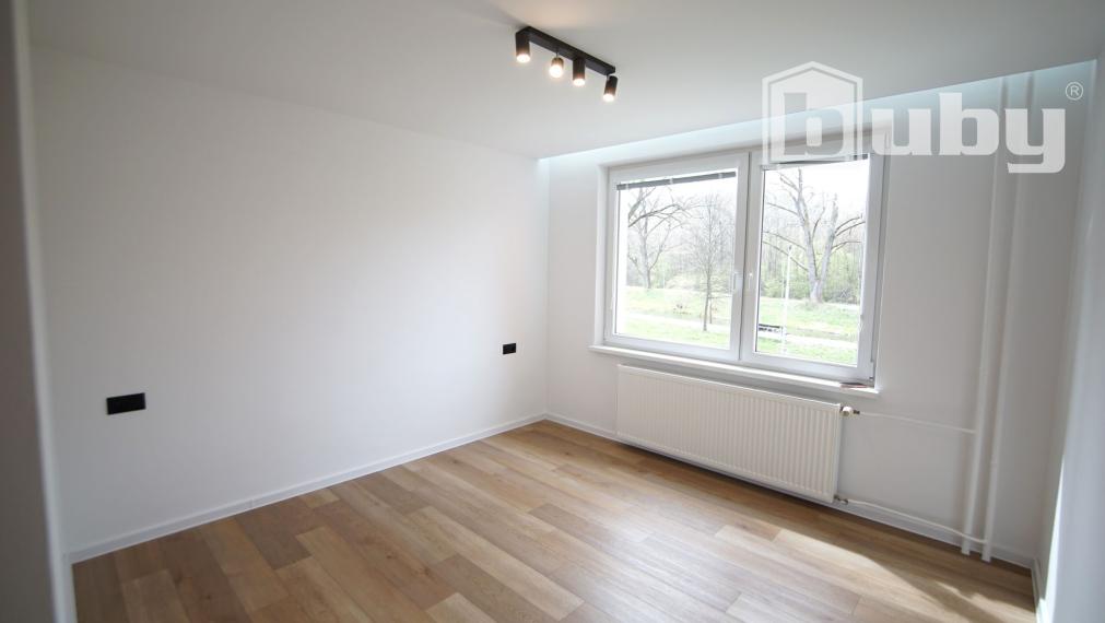 Veľkometrážny zrekonštruovaný 3-izbový byt (85 m²) na predaj.