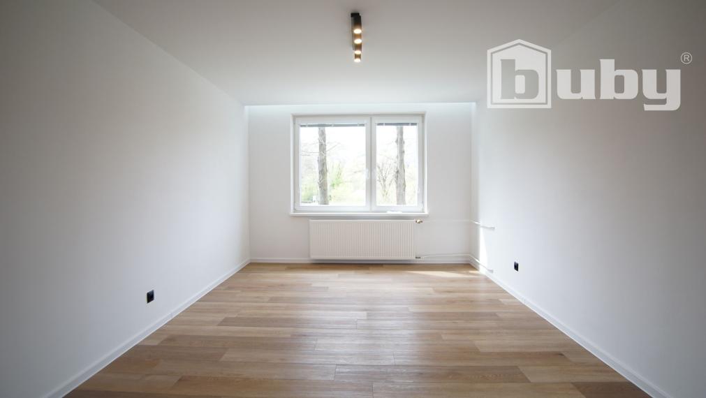 Veľkometrážny zrekonštruovaný 3-izbový byt (85 m²) na predaj.