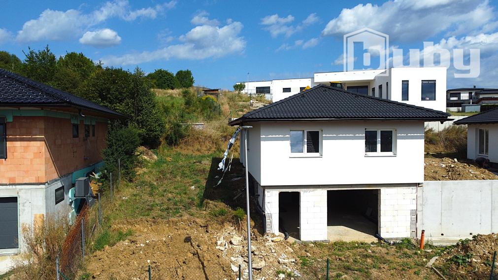 Novostavba, rodinný dom s garážou na predaj, Turčiansky Peter.