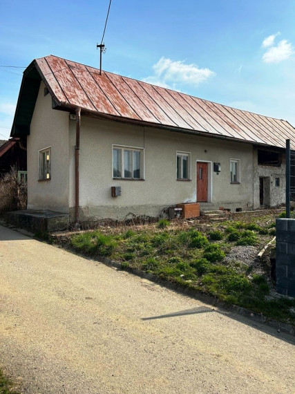 PREDAJ - RODINNÝ DOM DOLNÁ MARIKOVÁ OKRES POVAŽSKÁ BYSTRICA