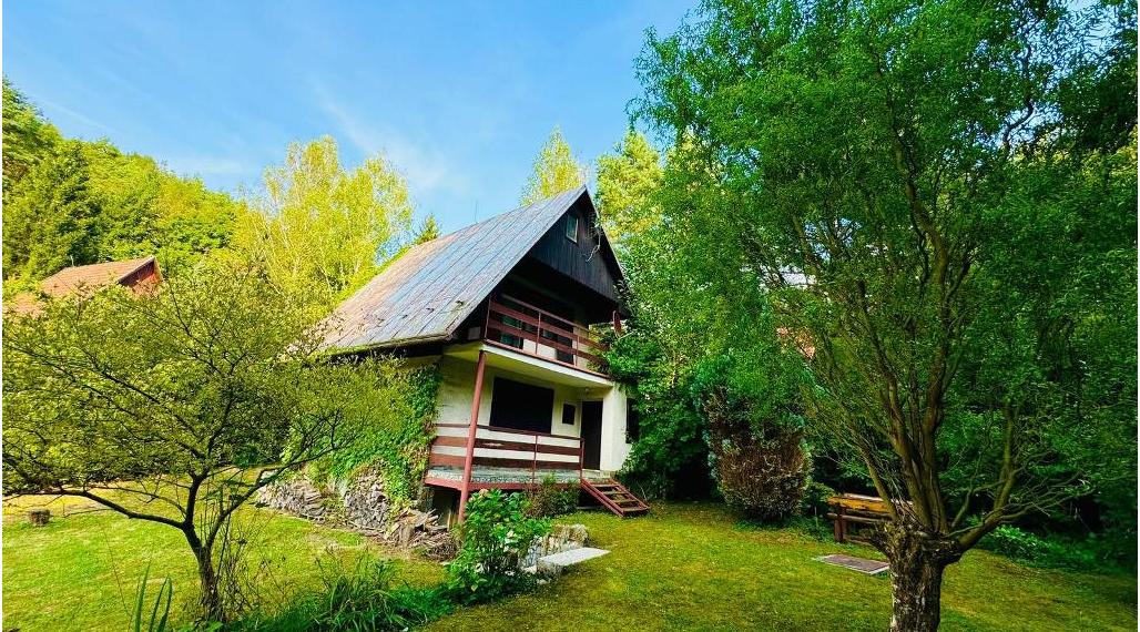 PREDAJ REKREAČNÁ CHATA BELUŠSKÉ SLATINY, PÚCHOV