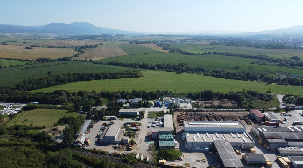 Komerčné priestory, priemyselný park na predaj, Martin - Priekopa. - administratívna budova a priemyselnú halu s výrobno-opravárenskou dielňou, v priemyselnej časti Martin - Košúty.