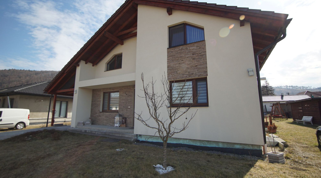 Na predaj rodinný dom v obci Blatnica, okres Martin, pozemok 1039m2.