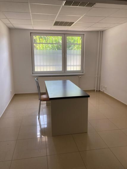 PREDAJ OBCHODNÉ PRIESTORY, CENTRUM POV. BYSTRICA, ZĽAVA!