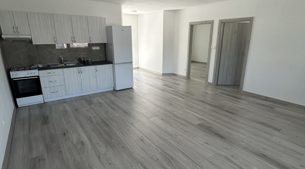 PRENÁJOM-3 IZBOVÝ NEBYTOVÝ PRIESTOR 73 m2,POVAŽSKÁ BYSTRICA
