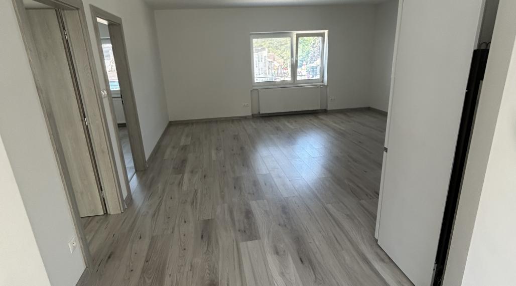 PRENÁJOM-3 IZBOVÝ BYT,73 m2, ul. SLÁDKOVIČOVA, POV. BYSTRICA