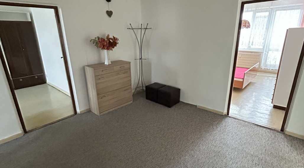 PREDAJ - VEĽKORYSÝ 3 IZBOVÝ BYT, STRED, POVAŽSKÁ BYSTRICA