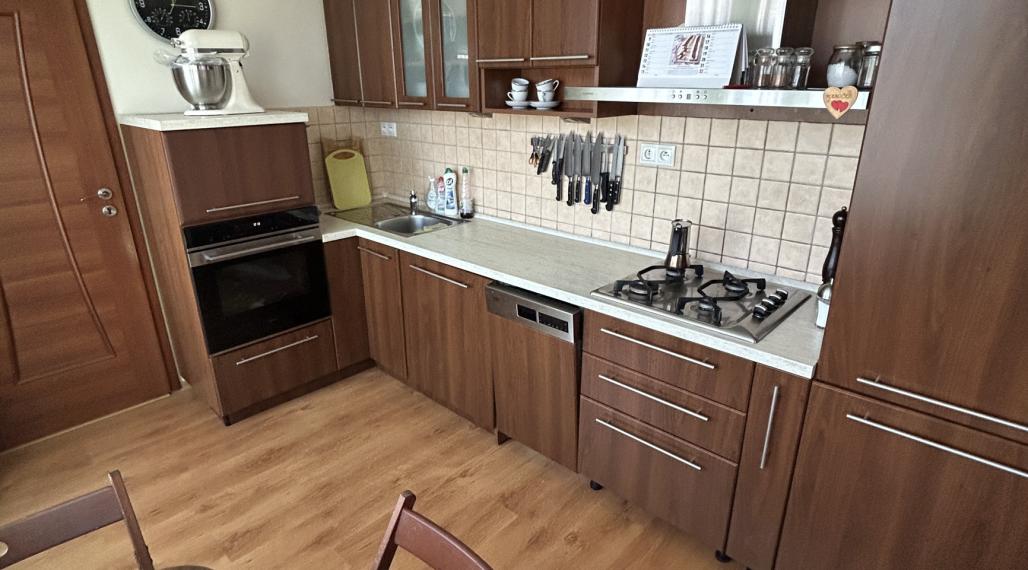 PREDAJ-TOP 3 IZBOVÝ BYT S 2 BALKÓNMI,STRED,POVAŽSKÁ BYSTRICA