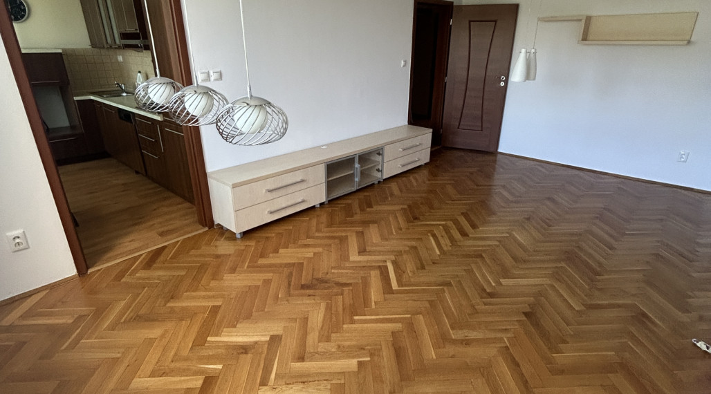 PREDAJ-TOP 3 IZBOVÝ BYT S 2 BALKÓNMI,STRED,POVAŽSKÁ BYSTRICA