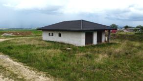 Na predaj rodinný dom - bungalov, novostavba, obec Slovany, okres Martin. - fotografia 1
