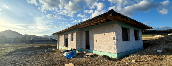 Nový rodinný dom - bungalov, Slovany, okres Martin.