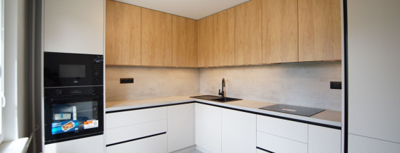 Veľkometrážny zrekonštruovaný 3-izbový byt (85 m²) na predaj.