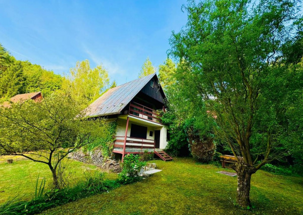 PREDAJ REKREAČNÁ CHATA BELUŠSKÉ SLATINY, PÚCHOV