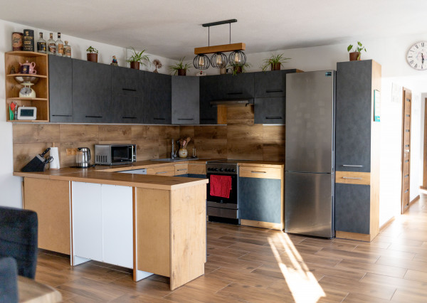 PREDAJ - 5 IZBOVÝ RODINNÝ DOM,BELUŠA, PÚCHOV, POZEMOK 726 m2