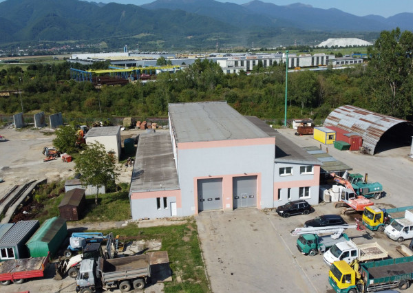 Komerčné priestory - priemyselná hala s výrobno-opravárenskou dielňou, v priemyselnej časti Martin - Košúty, na prenájom.