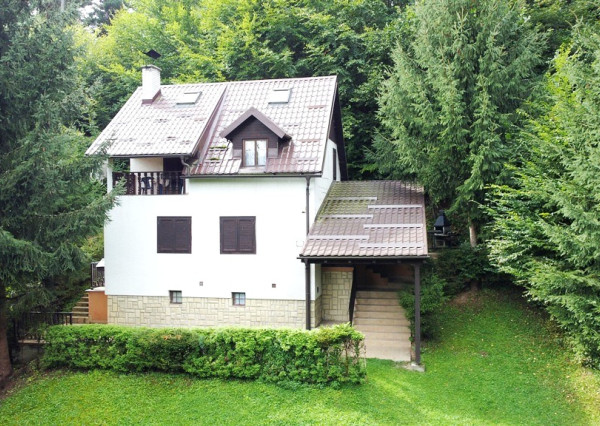 Murovaná chata na predaj, Martin - Stráne, 6 izieb, vlastný pozemok 500m2.