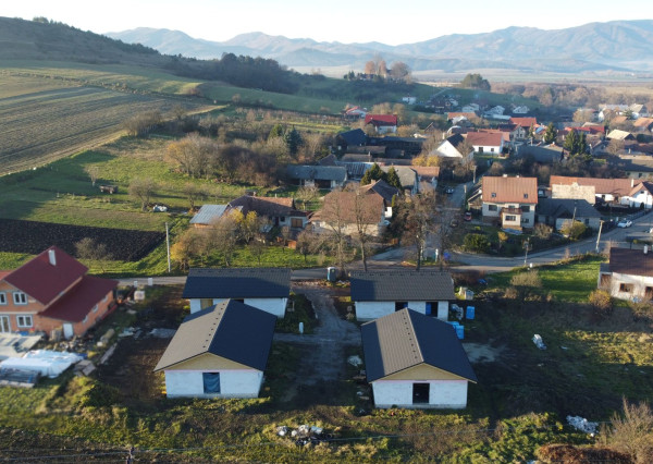 Novostavby murovaných rodinných domov v obci Socovce na predaj, okres Martin.