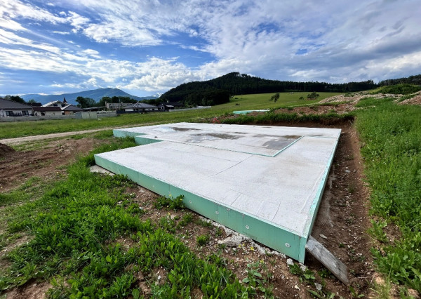 Rozostavaný rodinný dom - platňa na predaj, obec Slovany, okres Martin.
