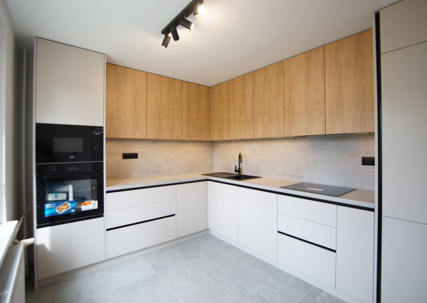 Veľkometrážny zrekonštruovaný 3-izbový byt (85 m²) na predaj.