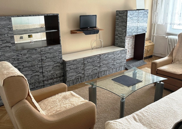 PRENÁJOM - 2 IZBOVÝ BYT STRED POVAŽSKÁ BYSTRICA