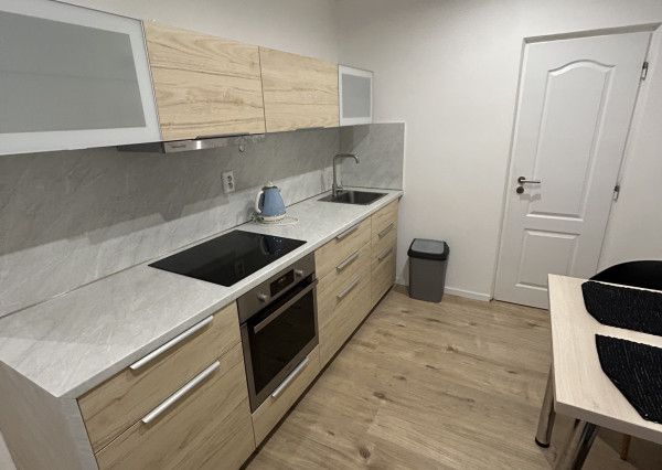 PRENÁJOM - MODERNÝ 3 IZBOVÝ BYT STRED POVAŽSKÁ BYSTRICA