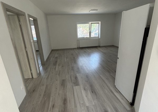 PRENÁJOM-3 IZBOVÝ BYT,73 m2, ul. SLÁDKOVIČOVA, POV. BYSTRICA