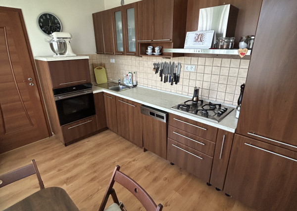 PREDAJ-TOP 3 IZBOVÝ BYT S 2 BALKÓNMI,STRED,POVAŽSKÁ BYSTRICA