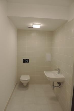 PRENÁJOM OBCHODNÉ, KANCELÁRSKE  A SKLADOVÉ  PRIESTORY, CENTRUM PB - fotografia 3
