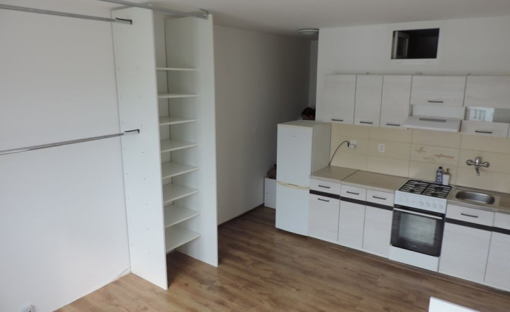 PREDAJ ÚTULNÁ GARSÓNKA LÁNSKA, POVAŽSKÁ BYSTRICA, ZĽAVA ! - fotografia 2