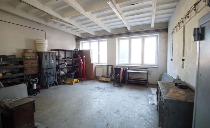 Komerčné priestory - priemyselná hala s výrobno-opravárenskou dielňou, v priemyselnej časti Martin - Košúty, na prenájom. - fotografia 9