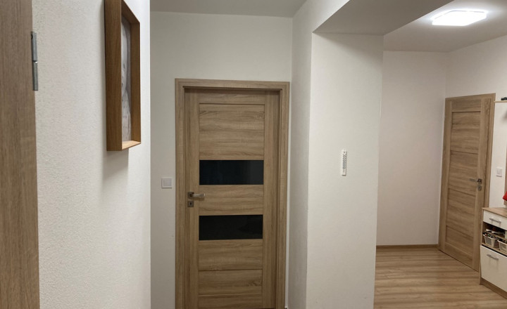 PREDAJ 3 IZBOVÝ BYT S BALKÓNOM A PARKOVANÍM, POV.BYSTRICA - fotografia 3