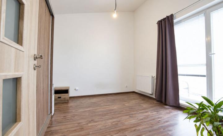 Na predaj 2 izbový byt s dvoma terasami a parkovaním, Nový Martin. - fotografia 11