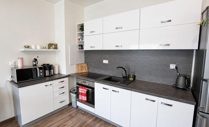 Na predaj 2 izbový byt s dvoma terasami a parkovaním, Nový Martin. - fotografia 3