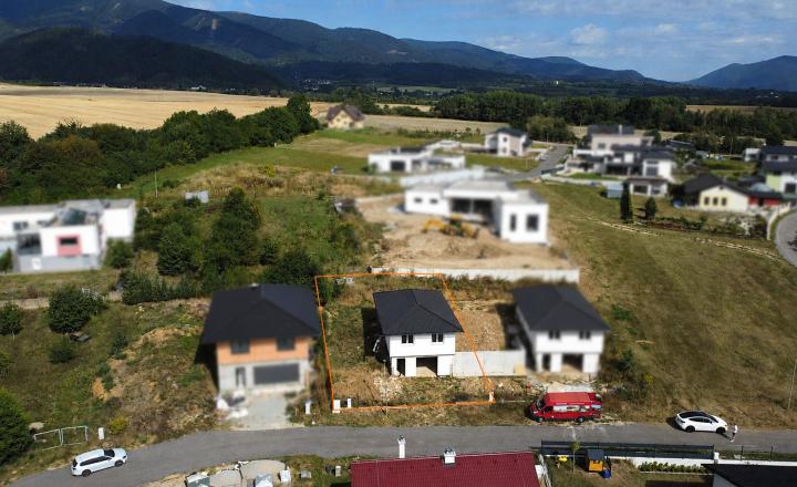 Na predaj novostavba, rodinný dom s garážou, Turčiansky Peter. - fotografia 1