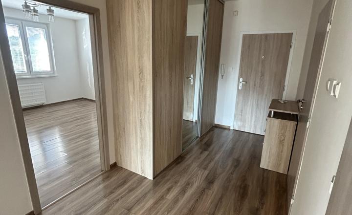 PREDAJ - TOP 3 IZBOVÝ BYT S LOGGIOU,LÁNSKA,POVAŽSKÁ BYSTRICA - fotografia 5