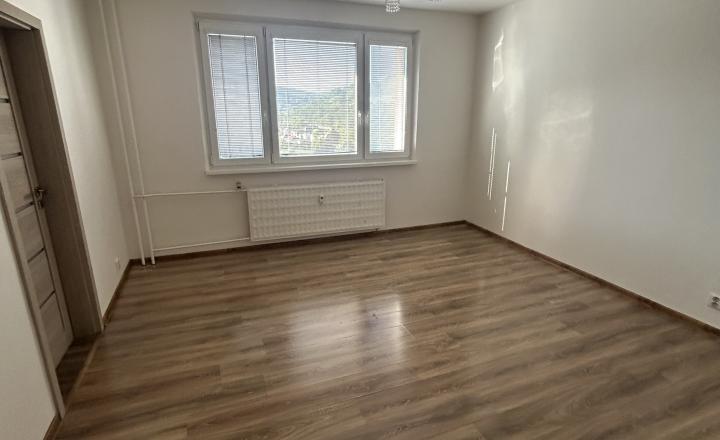 PREDAJ - TOP 3 IZBOVÝ BYT S LOGGIOU,LÁNSKA,POVAŽSKÁ BYSTRICA - fotografia 10