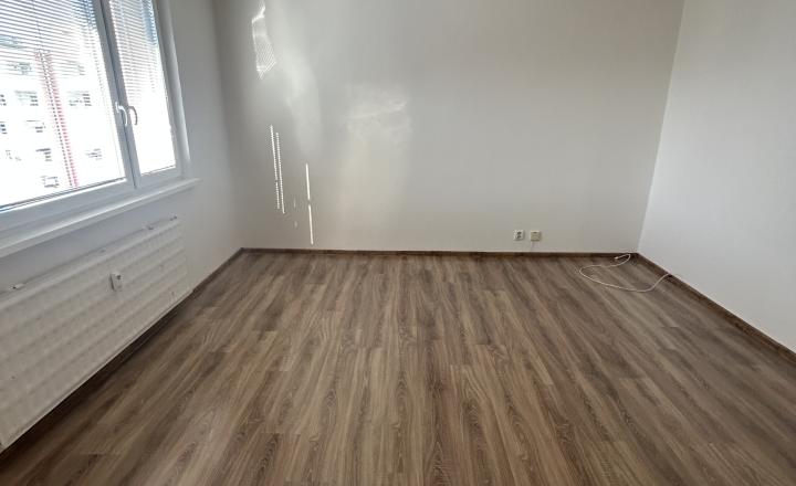 PREDAJ - TOP 3 IZBOVÝ BYT S LOGGIOU,LÁNSKA,POVAŽSKÁ BYSTRICA - fotografia 13
