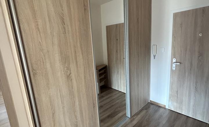 PREDAJ - TOP 3 IZBOVÝ BYT S LOGGIOU,LÁNSKA,POVAŽSKÁ BYSTRICA - fotografia 7